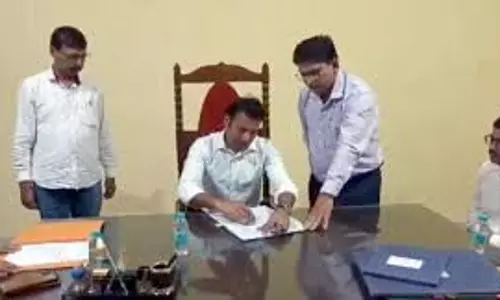 Shamli: जिलाधिकारी अरविन्द कुमार चौहान ने विभागों की समीक्षा की