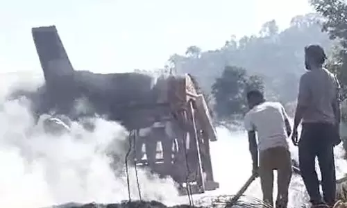किसान करवा रहा था धान की मिंजाई, हो गया बड़ा हादसा, सब जलकर राख