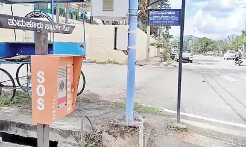 Tumakuru ने महिलाओं की सुरक्षा के लिए आपातकालीन प्रतिक्रिया प्रणाली लागू की Tumakuru ने महिलाओं की सुरक्षा के लिए आपातकालीन प्रतिक्रिया प्रणाली लागू की