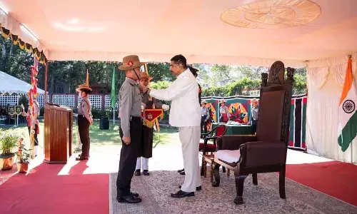 Mizoram के राज्यपाल ने असम राइफल्स के जवानों को स्वर्ण और रजत पदक से सम्मानित किया Mizoram के राज्यपाल ने असम राइफल्स के जवानों को स्वर्ण और रजत पदक से सम्मानित किया