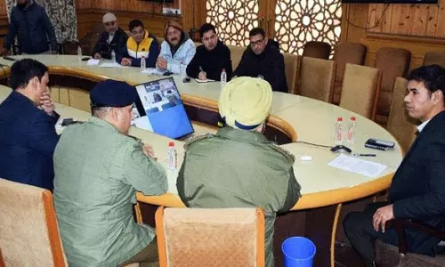 Jammu: मंडलायुक्त ने जोजिला दर्रे से वाहनों की आवाजाही के प्रबंधन की समीक्षा की Jammu: मंडलायुक्त ने जोजिला दर्रे से वाहनों की आवाजाही के प्रबंधन की समीक्षा की