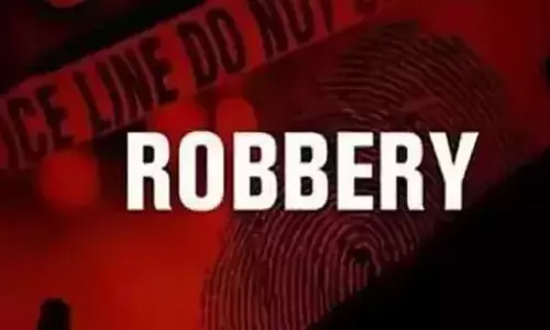 Assam : कामरूप जिले में दिनदहाड़े डकैती में नकदी और सोना चोरी