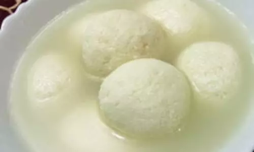 घर पर बना रोशोगुल्ला रेसिपी घर पर बना रोशोगुल्ला रेसिपी