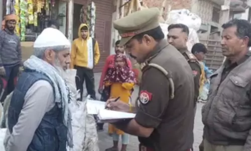 गाजियाबाद : पुलिस ने चलाया अभियान, संदिग्धों के चेक किए कागजात गाजियाबाद : पुलिस ने चलाया अभियान, संदिग्धों के चेक किए कागजात