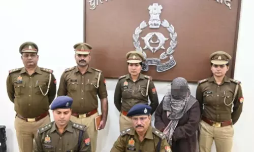 बैंक के लॉकर से लाखों के गहने चुराने वाली महिला गिरफ्तार, पति फरार बैंक के लॉकर से लाखों के गहने चुराने वाली महिला गिरफ्तार, पति फरार