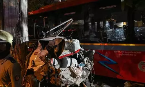 Mumbai : दुर्घटना के 4 दिन बाद कुर्ला में BEST की सेवाएं यात्रियों के लिए फिर से शुरू Mumbai : दुर्घटना के 4 दिन बाद कुर्ला में BEST की सेवाएं यात्रियों के लिए फिर से शुरू