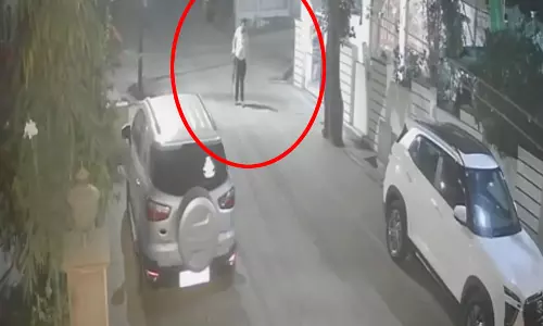 Raipur: राजधानी में खुलेआम बंदूक पकड़कर घूम रहा शख्स? पुलिस बोली- वीडियो की जांच कर रहे