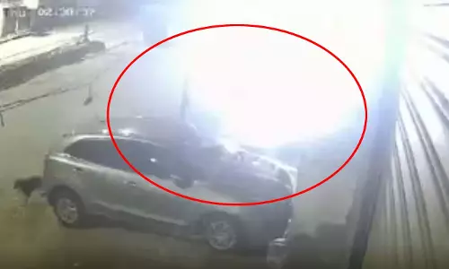 मौत का LIVE वीडियो वायरल, तेज रफ्तार कार ने सड़क पर बरपाया कहर