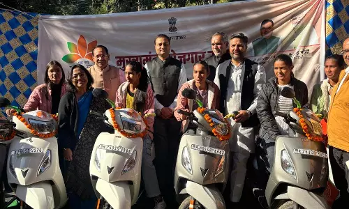 Ajmer: जिला स्तरीय महिला सम्मेलन 20 बालिकाओं को प्रदान की निःशुल्क स्कूटी Ajmer: जिला स्तरीय महिला सम्मेलन 20 बालिकाओं को प्रदान की निःशुल्क स्कूटी