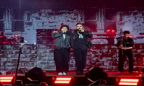 Rapper हनुमानकाइंड बेंगलुरु स्टॉप पर करण औजला के साथ शामिल हुए