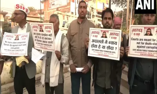 SIFF के सदस्यों ने अतुल सुभाष आत्महत्या मामले को लेकर विरोध प्रदर्शन किया