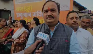 दादर ईस्ट के हनुमान मंदिर पर रेलवे का नोटिस, शिवसेना ने किया विरोध दादर ईस्ट के हनुमान मंदिर पर रेलवे का नोटिस, शिवसेना ने किया विरोध
