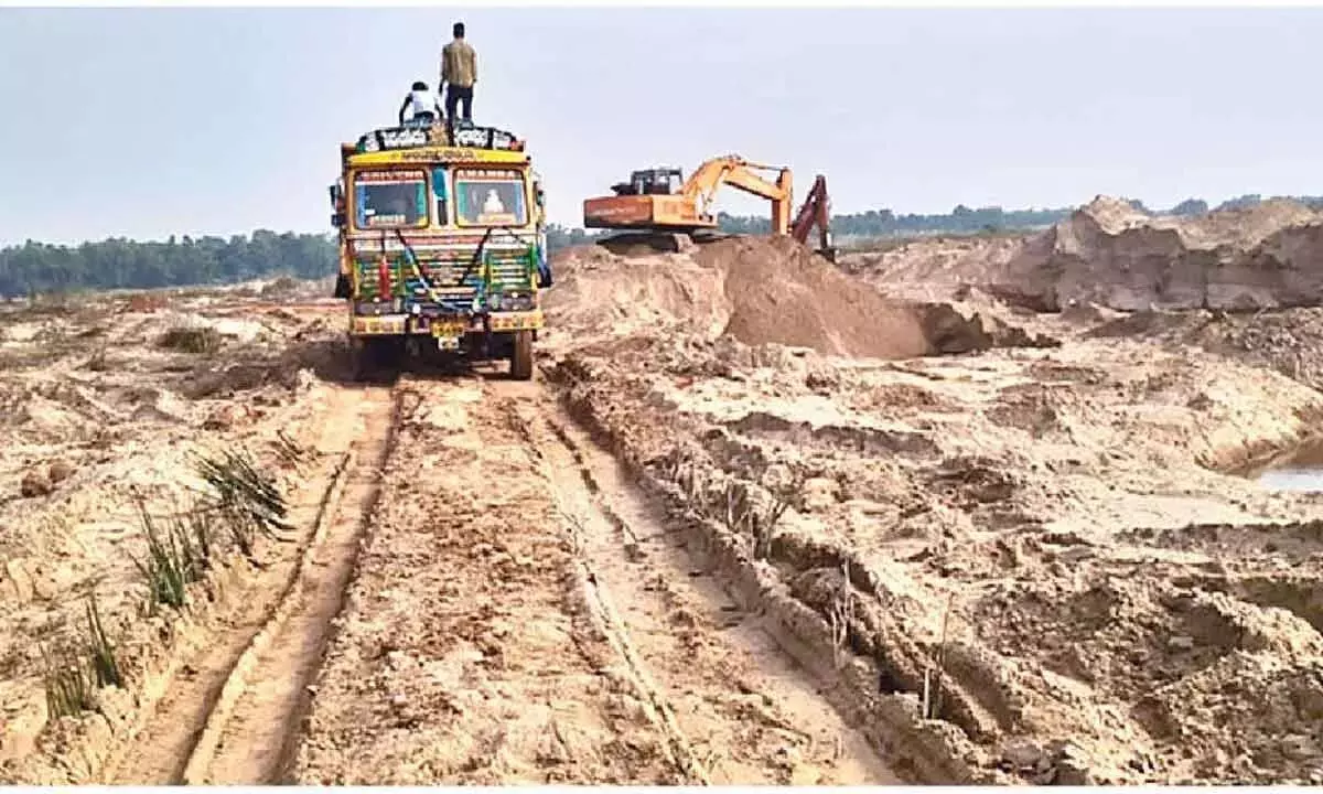 Andhra: विशाखापट्टनम माफिया का श्रीकाकुलम जिले में रेत के ढेरों पर राज