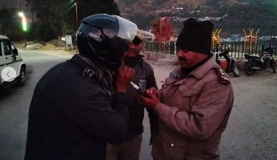 Uttarkashi में पुलिस का सघन चेकिंग अभियान, 70 लोगों के MV Act में काटे चालान