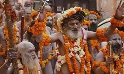 Prayagraj:  जूना अखाड़े का जुलूस निकला, महाकुंभ में प्रवेश, लोगों में दिखा उत्साह