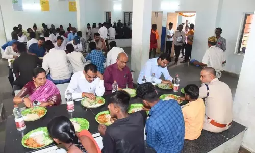 Govt ने विद्यार्थियों के स्वास्थ्य को बढ़ावा देने के लिए समान आहार योजना शुरू की Govt ने विद्यार्थियों के स्वास्थ्य को बढ़ावा देने के लिए समान आहार योजना शुरू की