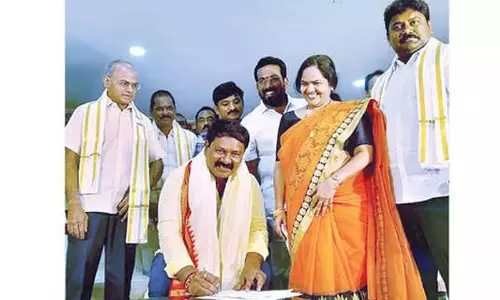 Andhra: गुरुमूर्ति ने गौड़ा कॉरपोरेशन के प्रमुख का कार्यभार संभाला Andhra: गुरुमूर्ति ने गौड़ा कॉरपोरेशन के प्रमुख का कार्यभार संभाला