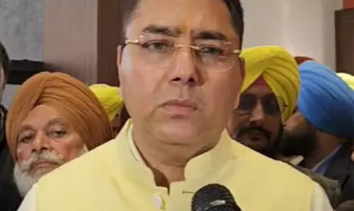 हरजिंदर सिंह धामी की ओर से महिला के लिए अपशब्द का प्रयोग निंदनीय : अमन अरोड़ा