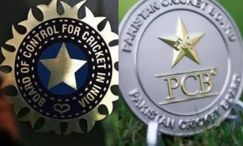 ICC Champions Trophy 2025: हाइब्रिड मॉडल को लेकर पीसीबी में असंतोष ICC Champions Trophy 2025: हाइब्रिड मॉडल को लेकर पीसीबी में असंतोष