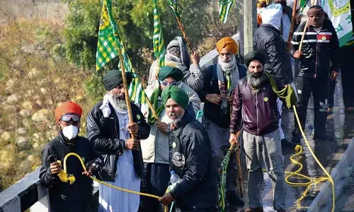 Haryana : लोहे की बाड़, कंटीले तार, बैरिकेड्स ने प्रदर्शनकारी किसानों की तीसरी कोशिश को विफल कर दिया