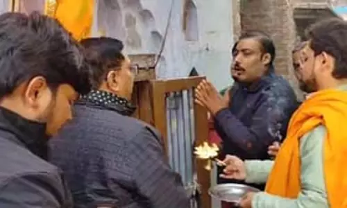संभल में मिले मंदिर में सुबह की पहली आरती की गई, भक्तों की उमड़ी भीड़