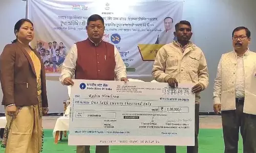 Kokrajhar में विभिन्न योजनाओं के तहत चेक का वितरण