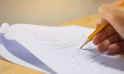 इसी यूट्यूब चैनल के ज़रिए प्रश्न लीक किए जा रहे हैं: शिक्षा विभाग