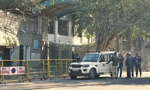 Delhi, के 8 स्कूलों को बम से उड़ाने की धमकी, 30 अन्य स्कूलों को अलर्ट जारी
