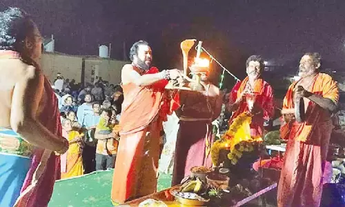 Andhra: हज़ारों लोग सागर हरथी के साक्षी बने Andhra: हज़ारों लोग सागर हरथी के साक्षी बने