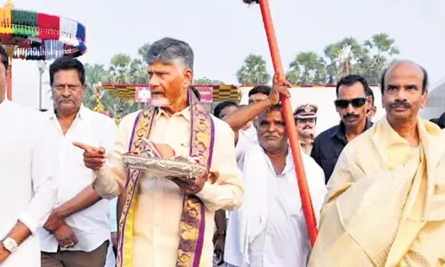 CM Chandrababu Naidu ने डोकीपारु मंदिर विकास की सराहना की