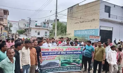 Haryana : फरीदाबाद की कॉलोनियों में कूड़ा वाहनों की आवाजाही का विरोध