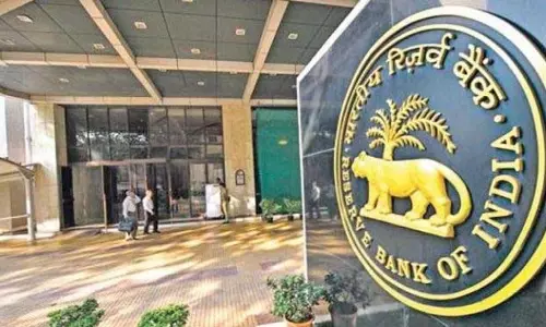 RBI किसानों की सहायता के लिए बिना जमानत के कृषि ऋण की सीमा बढ़ाकर 2 लाख रुपये की