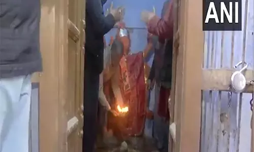 UP : संभल में फिर से खुले मंदिर में की गई आरती
