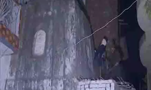 UP: संभल में दोबारा खोले गए मंदिर में अतिक्रमण हटाया गया, CCTV कैमरे लगाए गए UP: संभल में दोबारा खोले गए मंदिर में अतिक्रमण हटाया गया, CCTV कैमरे लगाए गए