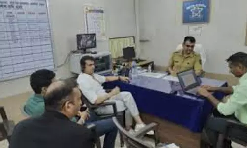 Blind संगीत शिक्षक और नाबालिग बेटे पर चेंबूर में पुलिसकर्मी पर हमला Blind संगीत शिक्षक और नाबालिग बेटे पर चेंबूर में पुलिसकर्मी पर हमला