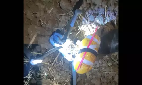 बीएसएफ ने जम्मू क्षेत्र में ड्रग्स ले जा रहे पाकिस्तानी ड्रोन को रोका