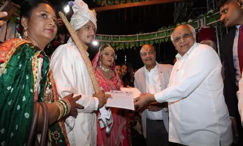 CM Bhupendra Patel ने सूरत में भव्य विवाह समारोह में भाग लिया, 111 दुल्हनों का  किया कन्यादान