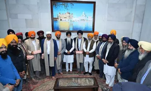 Punjab: न्यू जर्सी-भारत प्रतिनिधिमंडल ने स्वर्ण मंदिर में मत्था टेका