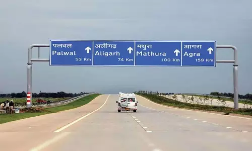 Greater Noida: यमुना एक्सप्रेसवे पर भारी वाहन 60 और हल्के 75 किमी की गति से दौड़ेंगे Greater Noida: यमुना एक्सप्रेसवे पर भारी वाहन 60 और हल्के 75 किमी की गति से दौड़ेंगे