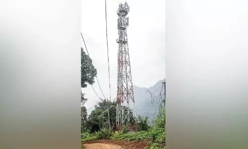 Kerala: आदिवासी और बागान श्रमिक बिना मोबाइल रेंज और इंटरनेट के Kerala: आदिवासी और बागान श्रमिक बिना मोबाइल रेंज और इंटरनेट के