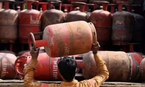 मध्य प्रदेश में एलपीजी सिलेंडर विस्फोट में आठ बच्चे और छात्रावास कर्मचारी घायल मध्य प्रदेश में एलपीजी सिलेंडर विस्फोट में आठ बच्चे और छात्रावास कर्मचारी घायल
