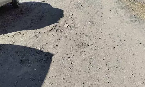 Himachal: सड़कों की खराब स्थिति, स्कूल बस की अनुपलब्धता Himachal: सड़कों की खराब स्थिति, स्कूल बस की अनुपलब्धता