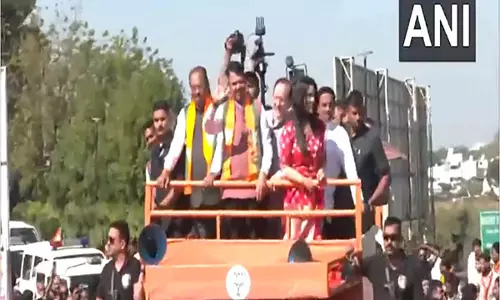 महाराष्ट्र के CM ने मंत्रिमंडल विस्तार से पहले रोड शो किया
