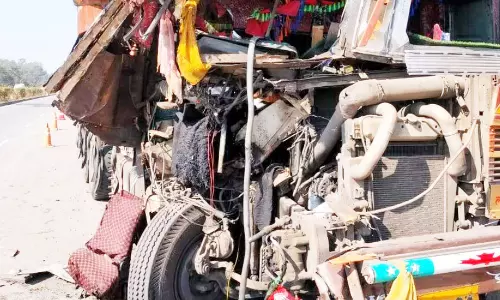 ट्रक ने ट्रक को मारी ठोकर, ड्राइवर की स्पॉट पर ही मौत