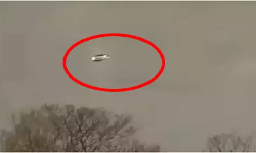 आकाश में रहस्यमयी ड्रोन! क्यों उठ रहे प्रशासन पर सवाल? आकाश में रहस्यमयी ड्रोन! क्यों उठ रहे प्रशासन पर सवाल?