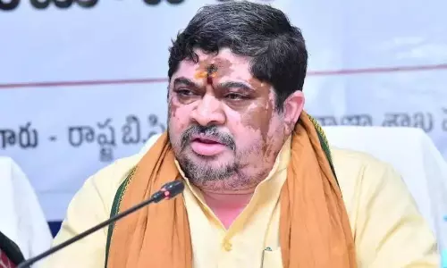 Telangana: पोन्नम ने नेताओं और बाबुओं से छात्रावासों का दौरा करने को कहा Telangana: पोन्नम ने नेताओं और बाबुओं से छात्रावासों का दौरा करने को कहा