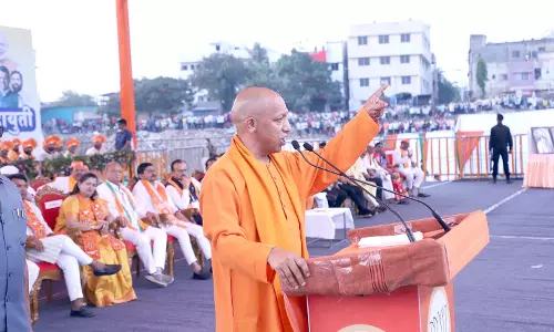 योगी: ताजमहल बनाने वाले मजदूरों के हाथ काट दिए, लेकिन राम मंदिर बनाने वाले मजदूरों के…