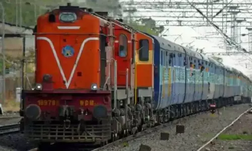 Pune: कुंभ मेले के लिए पुणे से विशेष ट्रेन...किस रूट पर और कब चलेगी? Pune: कुंभ मेले के लिए पुणे से विशेष ट्रेन...किस रूट पर और कब चलेगी?