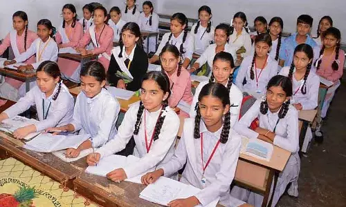Himachal: इस साल सरकारी स्कूलों में कक्षा आठ तक नामांकन में 50 हजार की कमी