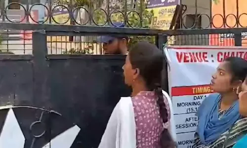 हर मिनट कीमती है...परीक्षा में एक मिनट की देरी पर गर्भवती समेत कई अभ्यार्थियों को नहीं दी गई एंट्री